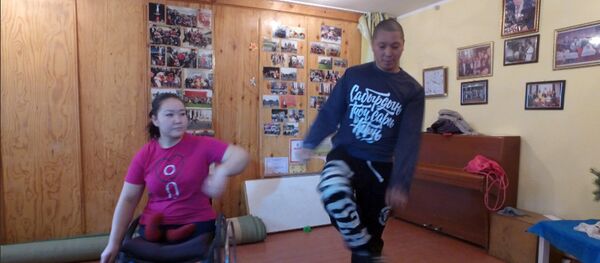 Тумарчылар Америкадан кабар келсе, жамаачы коляска менен жөнөп кетүүгө даяр Тумарчылар Америкадан кабар келсе, жамаачы коляска менен жөнөп кетүүгө даяр - Sputnik Кыргызстан