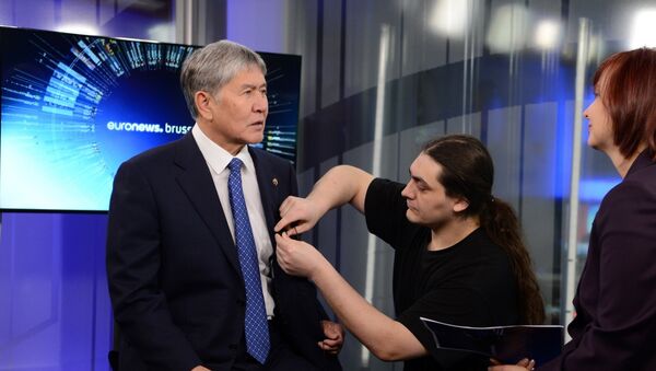 Алмазбек Атамбаевдин Euronews телеканалына маек учурунда - Sputnik Кыргызстан