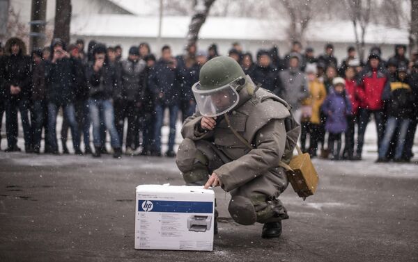 Спецназ продемонстрировал подросткам, как обезвреживает бомбы - Sputnik Кыргызстан