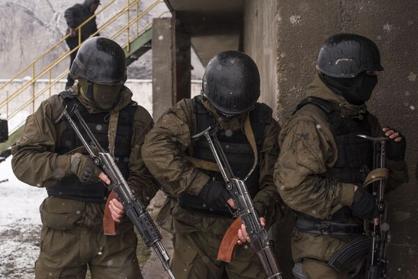 Ликвидирует террористические группы и освобождает заложников. - Sputnik Кыргызстан