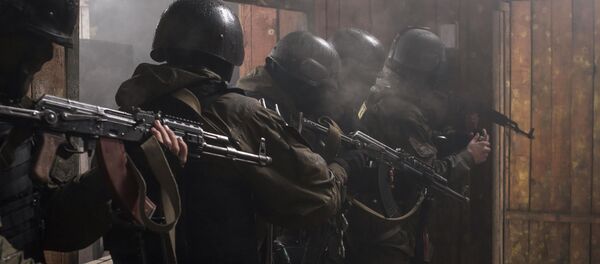 Сотрудники спецназа во время показательных выступлений. Архивное фото - Sputnik Кыргызстан