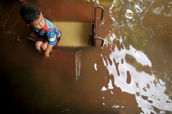 Сильное наводнение в Индонезии - Sputnik Кыргызстан