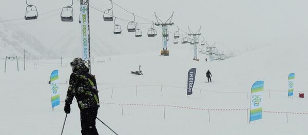 Соревнования, посвящённые юбилею ТРК МИР на горнолыжной базе ЗИЛ Соревнования, посвящённые юбилею ТРК МИР на горнолыжной базе ЗИЛ - Sputnik Кыргызстан