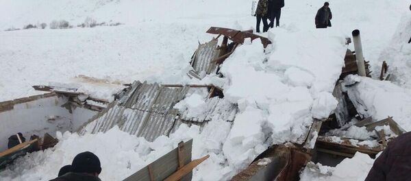 Последствия схода снежных лавин в Чон-Алайском районе - Sputnik Кыргызстан