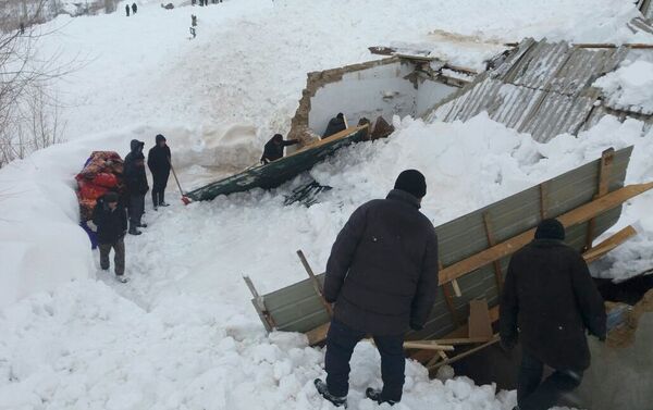 Погибли двое детей, спасти удалось 11 человек - Sputnik Кыргызстан