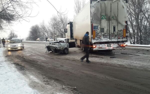 В воскресенье, 19 февраля, примерно в 17.30 на объездной трассе недалеко от Бишкека произошло смертельное ДТП - Sputnik Кыргызстан