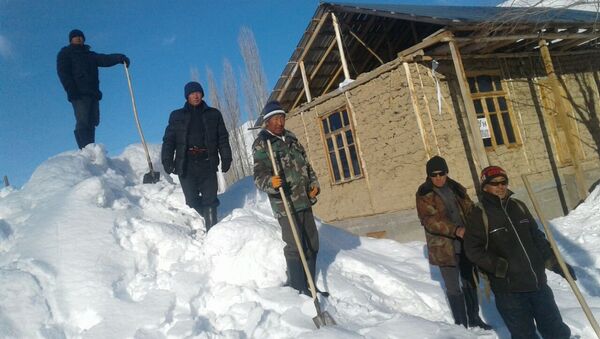 Сильный снегопад в Чаткальском р-не Ошской области - Sputnik Кыргызстан