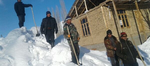 Сильный снегопад в Чаткальском р-не Ошской области - Sputnik Кыргызстан