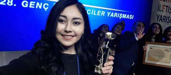 Студентка Асел Акматалиева Студентка Асел Акматалиева - Sputnik Кыргызстан