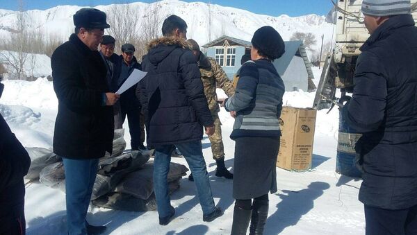 Гуманитарная помощь жителям Чаткальского р-на - Sputnik Кыргызстан