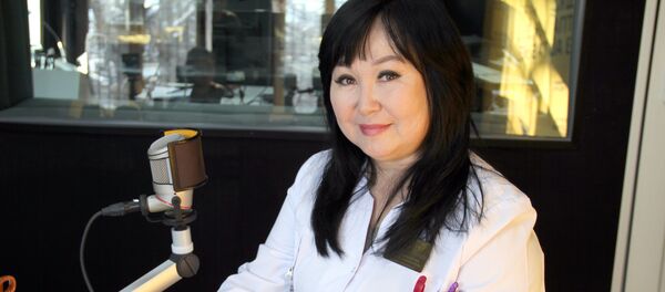 Улуттук госпиталдын көз микрохирургия борборунун жогорку даражадагы офтальмологу, медицина илимдериинин кандидаты Бактыгүл Мамытова маек учурунда - Sputnik Кыргызстан