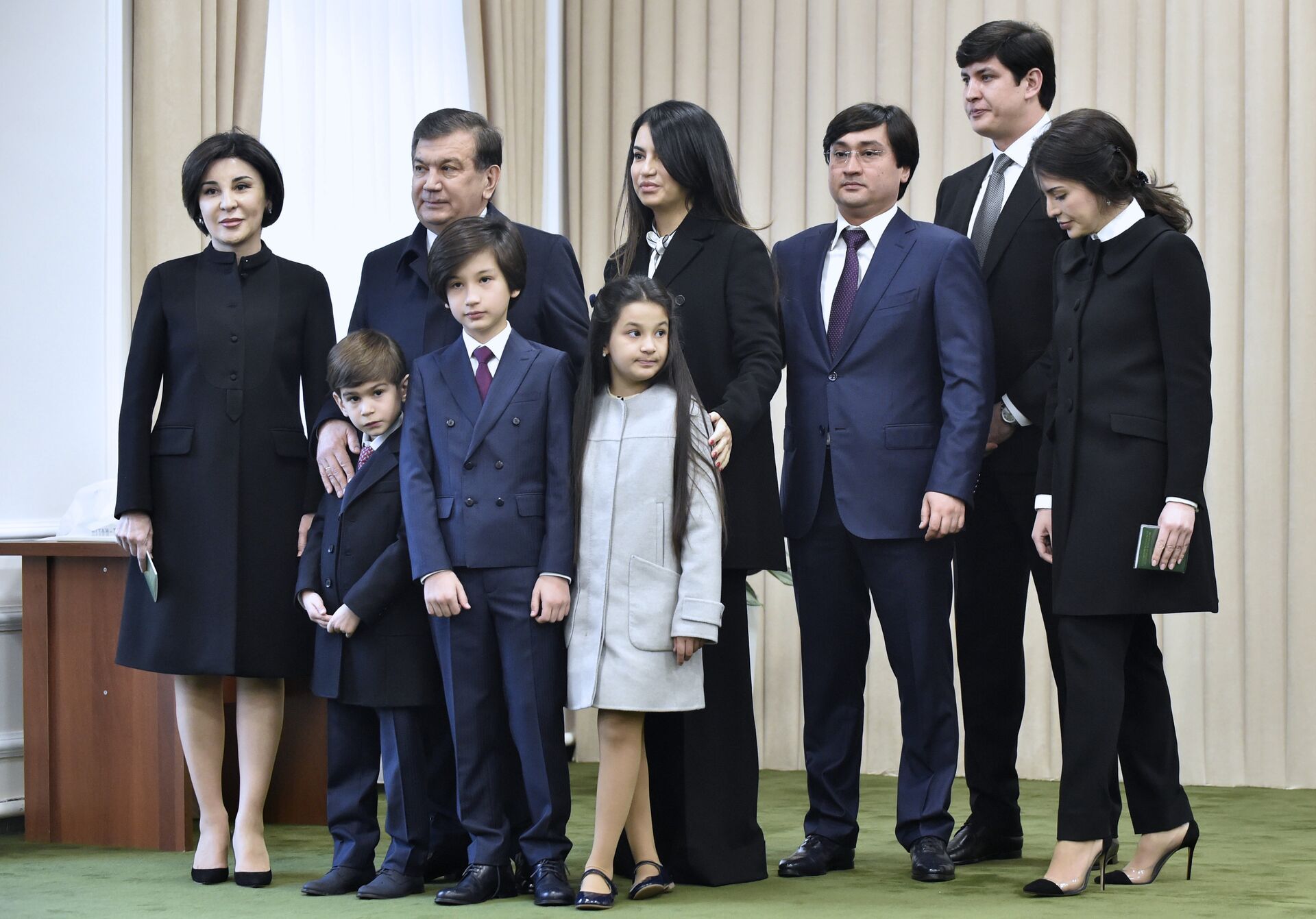 Президент Узбекистана Шавкат Мирзиёев со своей семьей в Ташкенте - Sputnik Кыргызстан, 1920, 27.01.2023