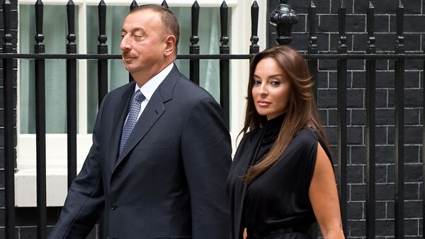 Президент Азербайджана Ильхам Алиев с супругой Мехрибан Алиевой - Sputnik Кыргызстан
