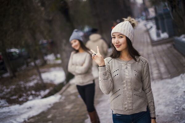 Сестры-близнецы Алина и Адина Улановы - Sputnik Кыргызстан