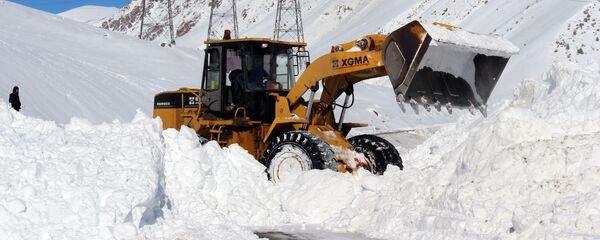 Жолду тазалоо иштери. Архив - Sputnik Кыргызстан