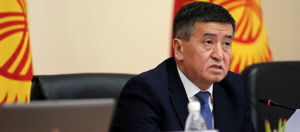 Кыргызстандын мамлекет башчысы Сооронбай Жээнбековдун архивдик сүрөтү Кыргызстандын мамлекет башчысы Сооронбай Жээнбековдун архивдик сүрөтү - Sputnik Кыргызстан