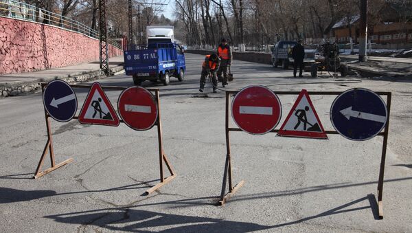 Ямочный ремонт автодорог по новым технологиям в городе Ош - Sputnik Кыргызстан