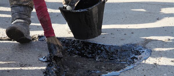 Ямочный ремонт автодорог по новым технологиям в городе Ош - Sputnik Кыргызстан