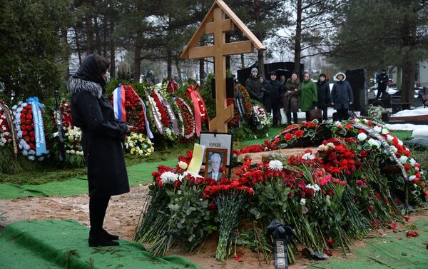 Постоянный представитель России в ООН Виталий Чуркин похоронен на Троекуровском кладбище в Москве - Sputnik Кыргызстан