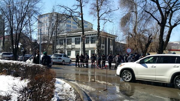 Митинг у здания ГКНБ сторонников задержанного депутата Текебаева - Sputnik Кыргызстан