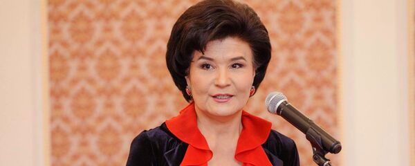 дин маданиятына эмгек сиңирген ишмер, алтын үндүү, кыргыз элинин бели бекчейген кемпиринен тарта бешиктеги баласына чейин кереметтүү добушу менен таанымал диктор Гүлшан Молдоева дин маданиятына эмгек сиңирген ишмер, алтын үндүү, кыргыз элинин бели бекчейген кемпиринен тарта бешиктеги баласына чейин кереметтүү добушу менен таанымал диктор Гүлшан Молдоева - Sputnik Кыргызстан