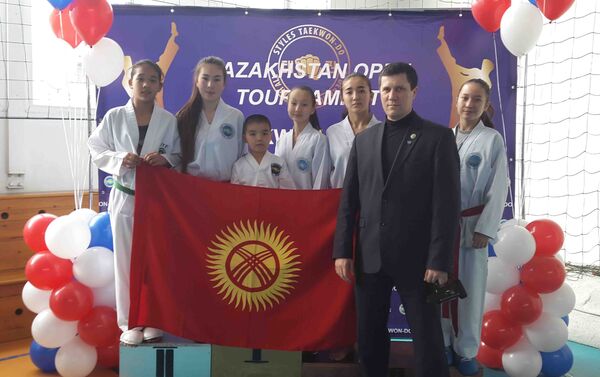Кыргызстандык таэквондочулар Казакстанда өткөн турнирден байгелүү кайтышты - Sputnik Кыргызстан