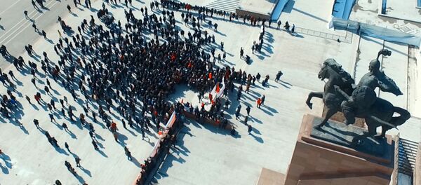 Текебаевдин тарапташтарынын Ала-Тоо аянтындагы митинги — асмандан көрүнүшү - Sputnik Кыргызстан