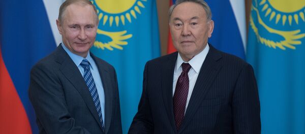 Президент РФ Владимир Путин и президент Республики Казахстан Нурсултан Назарбаев во время встречи в Алма-Ате. - Sputnik Кыргызстан