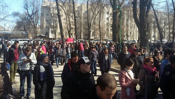 Митинг сторонников депутата Текебаева у здания ГКНБ в Бишкеке - Sputnik Кыргызстан