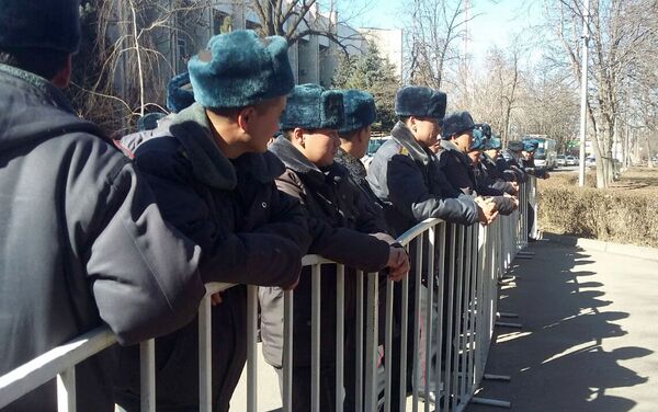 Акции в поддержку парламентария проходят уже третий день. - Sputnik Кыргызстан