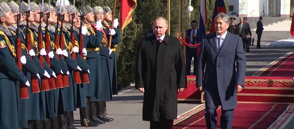 Путиндин Кыргызстанга болгон сапарынын алкагында 3 документке кол коюлду - Sputnik Кыргызстан