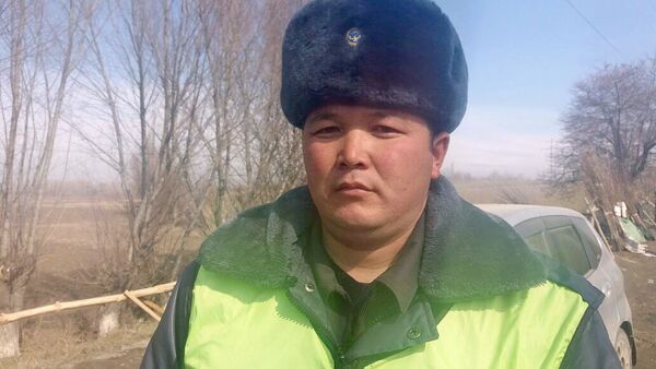 Сотрудник патрульной милиции УВД Ошской области Сталбек Макамбаев - Sputnik Кыргызстан