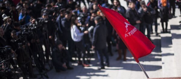 Митинг сторонников Текебаева у здания Жогорку Кенеша в Бишкеке - Sputnik Кыргызстан