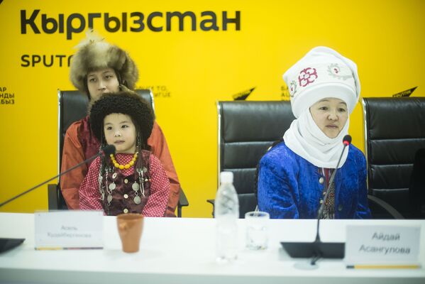 Пресс-конференция на тему Запуск уникального проекта: воссоздание кыргызского костюма по старинной технологии - Sputnik Кыргызстан