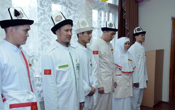 Муфтият определил победителей конкурса на пошив одежды для паломников - Sputnik Кыргызстан