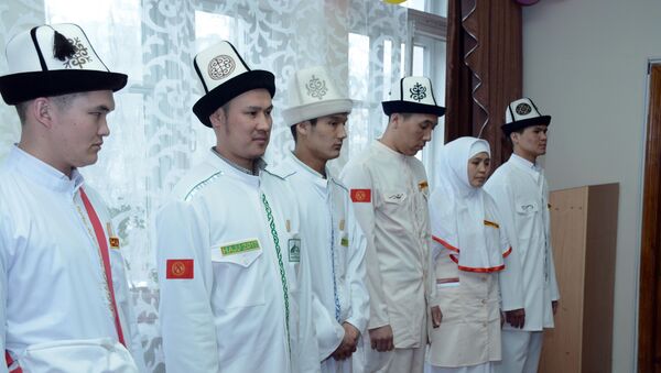 Презентация формы одежды для паломников Кыргызстана на хадж 2017 года - Sputnik Кыргызстан