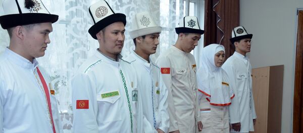 Презентация формы одежды для паломников Кыргызстана на хадж 2017 года - Sputnik Кыргызстан