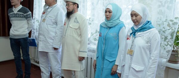 Презентация формы одежды для паломников Кыргызстана на хадж 2017 года - Sputnik Кыргызстан