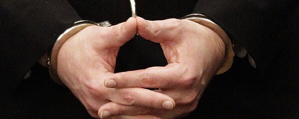 Мужчина в наручниках. Архивное фото - Sputnik Кыргызстан