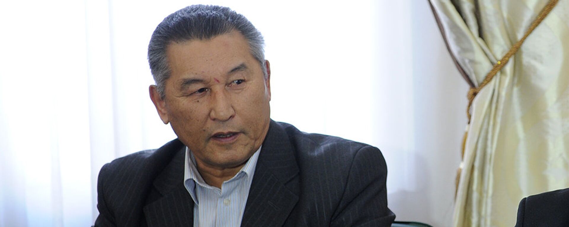 Один из авторов государственного флага Кыргызстана, народный художник Жусуп Матаев. Архивное фото - Sputnik Кыргызстан, 1920, 18.09.2025