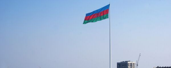 Флагшток на береговой линии Каспийского моря в Баку - Sputnik Кыргызстан