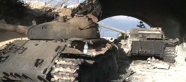 Разбитые танки остались после отступления боевиков в аэропорту Пальмиры - Sputnik Кыргызстан