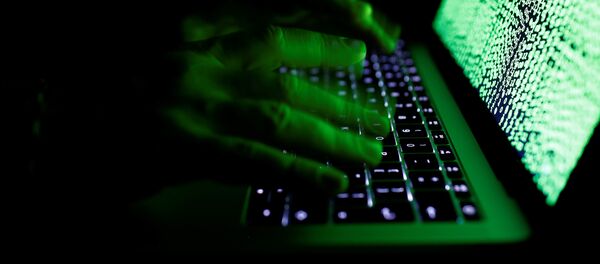 Компьютерде иштеп жаткан адамдын архивдик сүрөтү - Sputnik Кыргызстан