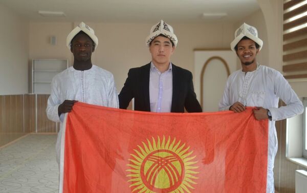 Бул иш-чара Ак калпак күнүнө карата кечээ 4-мартта өткөрүлгөн - Sputnik Кыргызстан