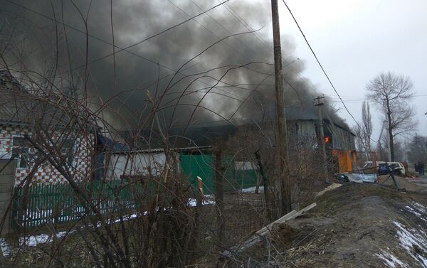 В Канте произошел пожар на частном складе с автомобильными запчастями - Sputnik Кыргызстан