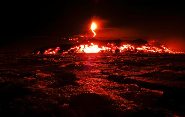 Извержения лавы вулкана Этна - Sputnik Кыргызстан