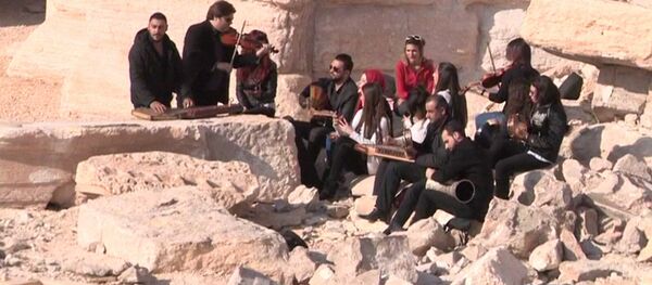 Сирийские музыканты спели народные песни в Пальмире - Sputnik Кыргызстан