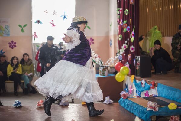 Конкурс красоты и талантов в женской колонии №2 под Бишкеком - Sputnik Кыргызстан