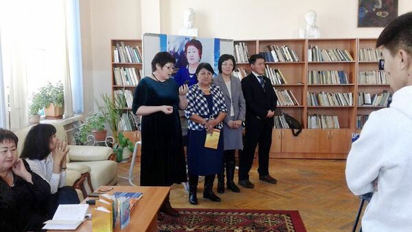Презентация двух книг стихов сотрудницы ГСИН - Sputnik Кыргызстан