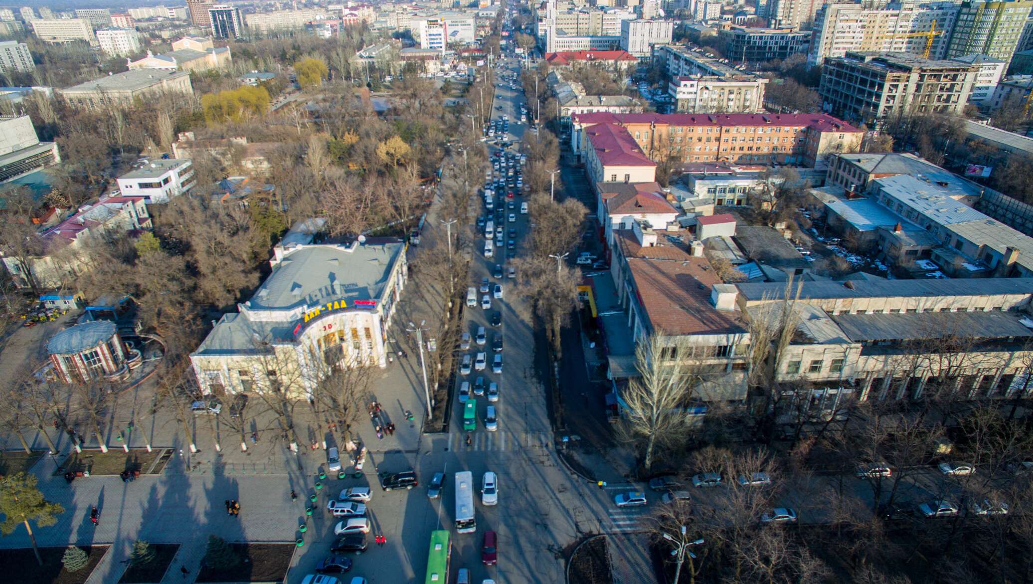 Город бишкек улицы. Бишкек улицы. Бишкек улицы города. "Бишкек улица Советская 35". Бишкек Центральная улица.